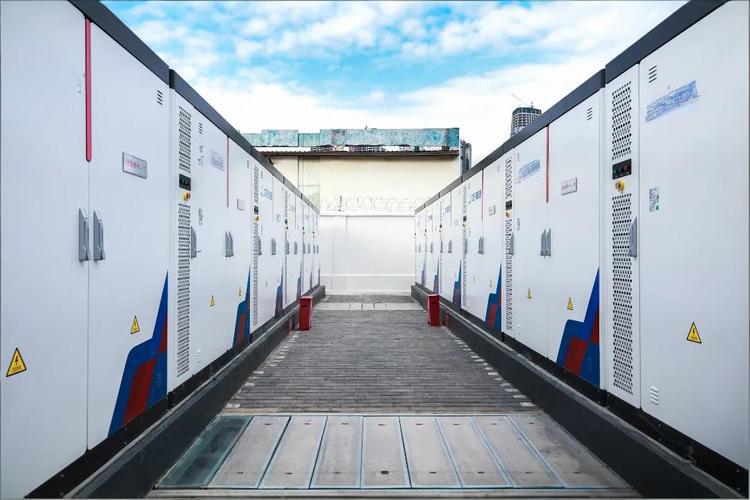 工商储：安全可靠，守护企业绿色能源生命线